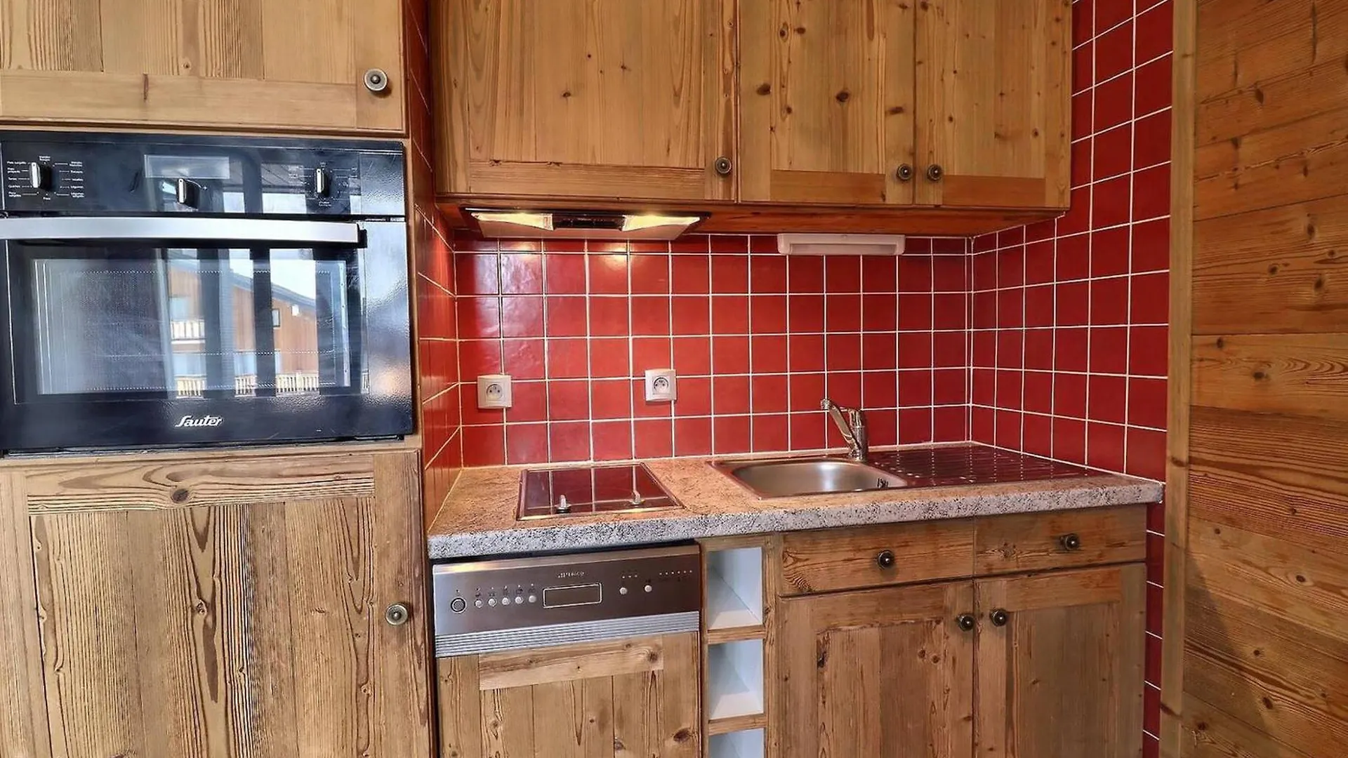 Studio Cabine Centre Merlin - Skis Aux Pieds, Wi-Fi, Animaux Admis - Fr-1-182-202 Les Allues 0*,  France